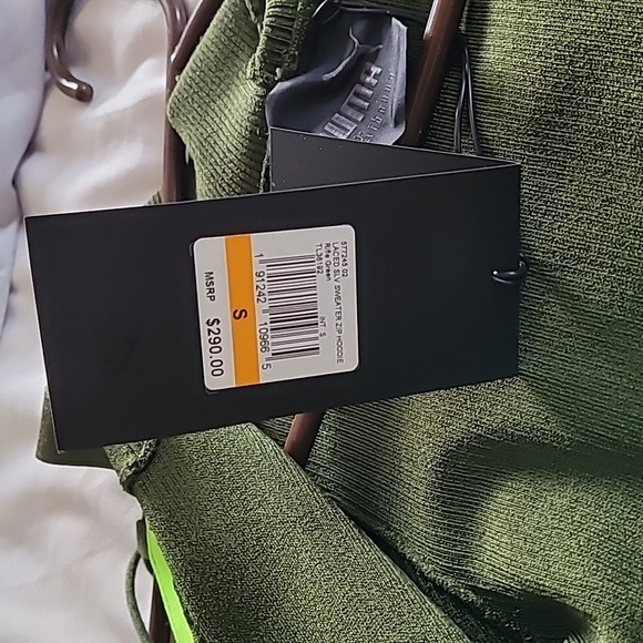Jogging setnever worn.